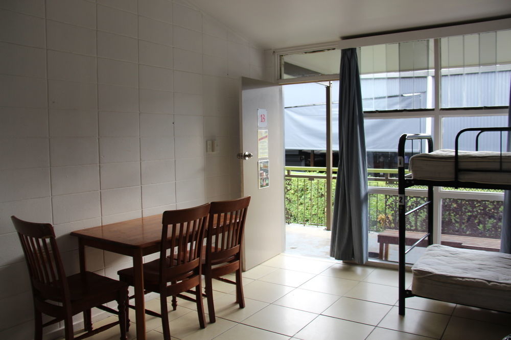 The Jack Backpackers Hostel Κερνς Εξωτερικό φωτογραφία